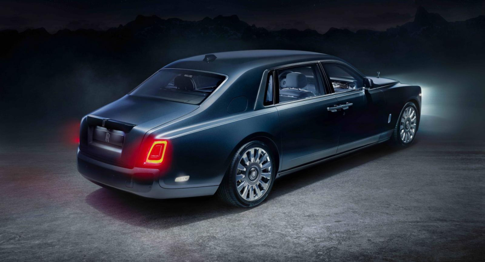 Rolls-Royce Phantom Tempus được sơn màu xanh đậm
