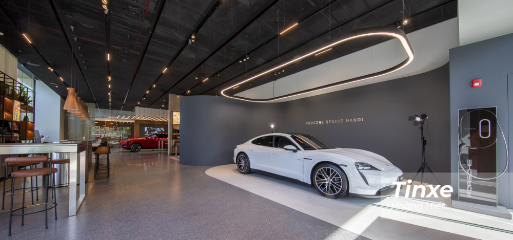 Porsche Studio Hanoi với định hướng kỷ nguyên xe điện.
