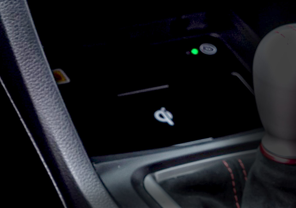 Sạc điện thoại thông minh không dây của Honda Civic Type R 2021