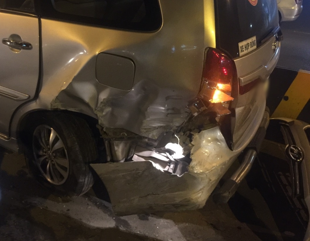Cận cảnh thiệt hại của xe Toyota Innova