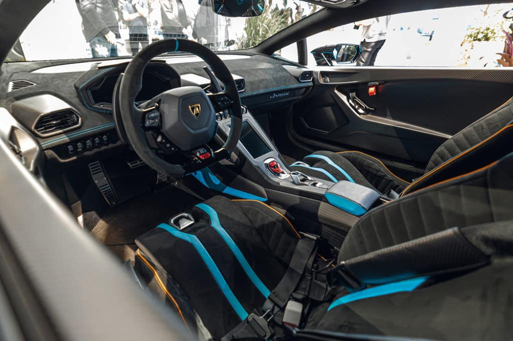 Nội thất siêu xe Lamborghini Huracan STO 