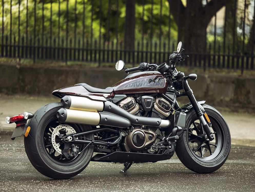 Harley-Davidson Sportster S 2021 sở hữu kiểu dáng đồ sộ và cơ bắp