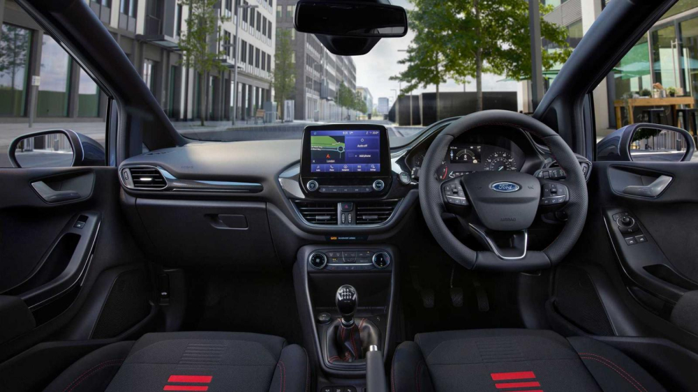 Ford Fiesta Van 2022 có màn hình trung tâm 8 inch