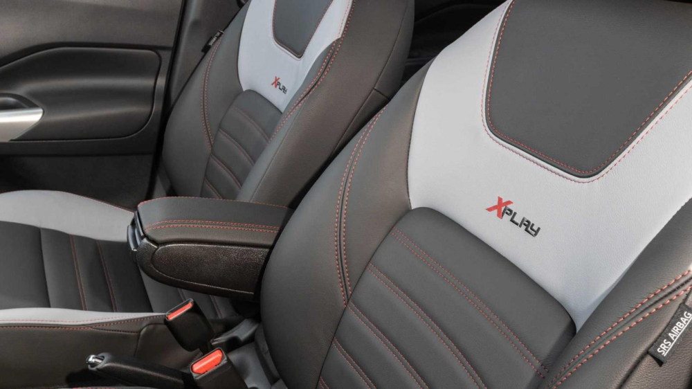 Logo XPlay trên ghế của Nissan Kicks XPlay 2022