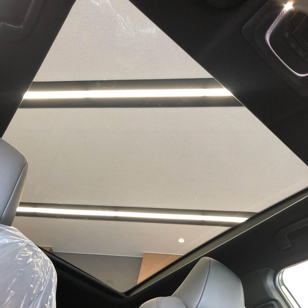 Cửa sổ trời của Toyota Corolla Cross 2021