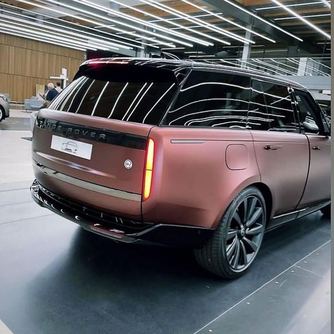 Đèn hậu của Range Rover 2022 khi bật lên