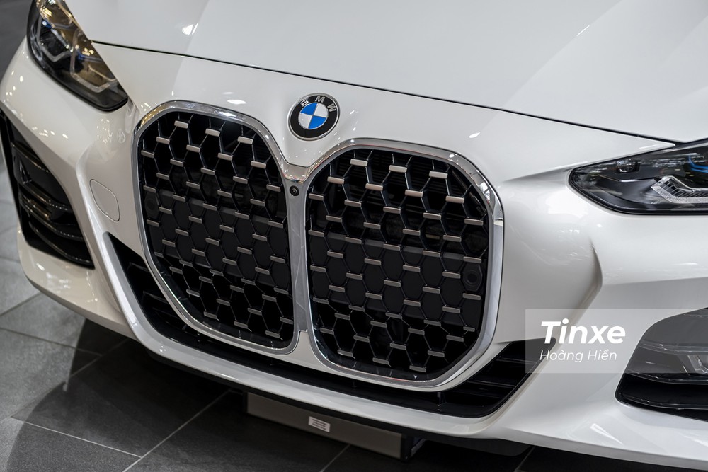 Lưới tản nhiệt hình quả thận đôi cỡ lớn của BMW 4-Series Convertible 2021