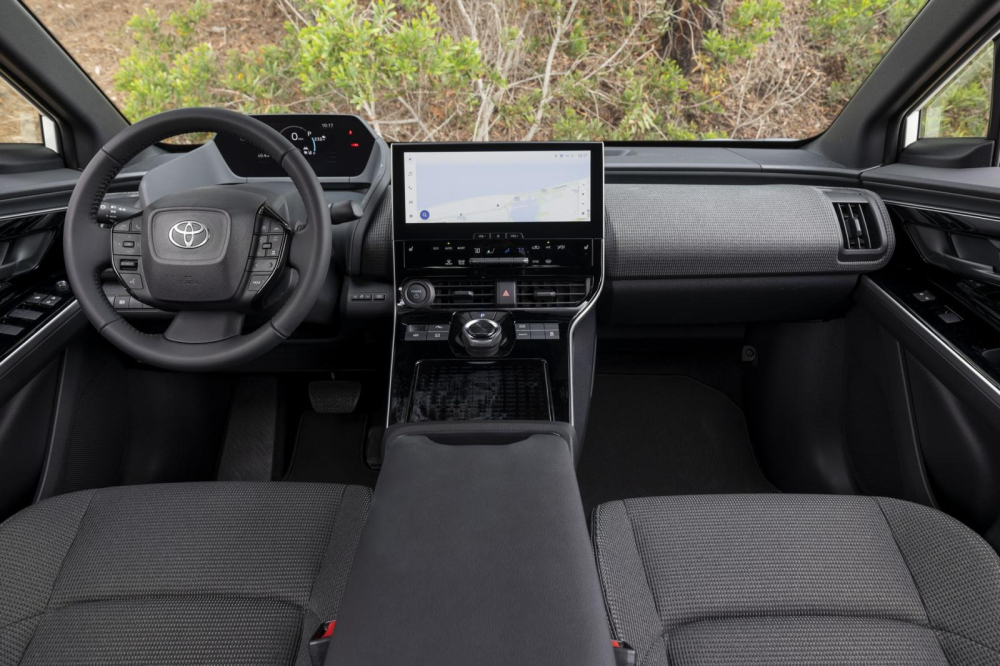 Nội thất của Toyota bZ4X 2023 bản tiêu chuẩn