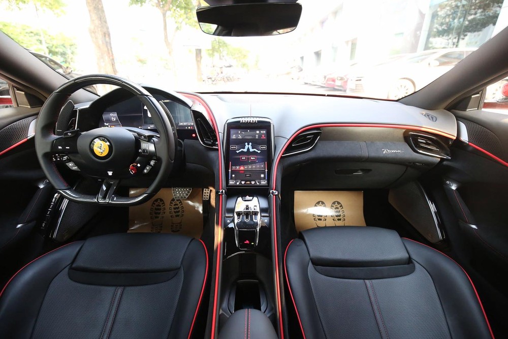 Còn đây là nội thất siêu xe Ferrari Roma mới được Chủ tịch Trung Nguyên mua về