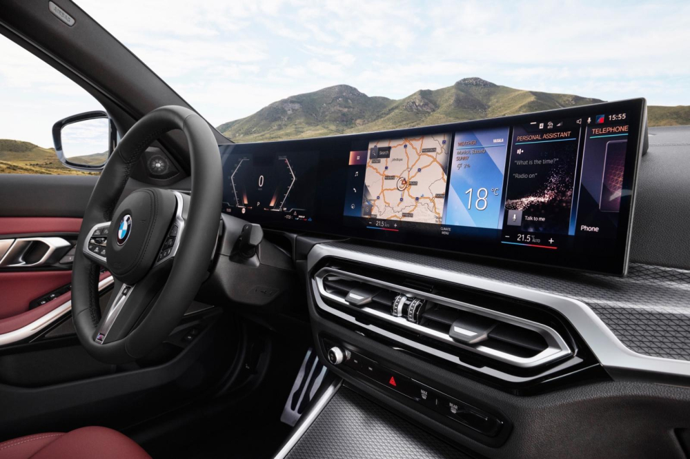 Màn hình cong cỡ lớn trên mặt táp-lô của BMW 3-Series 2023