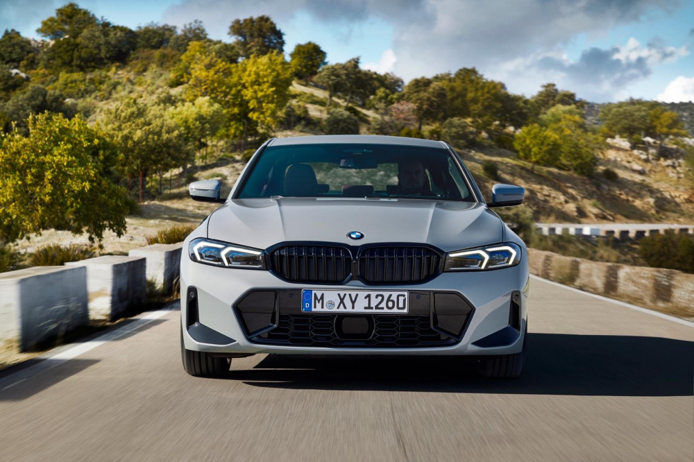 Cận cảnh thiết kế đầu xe của BMW 3-Series 2023