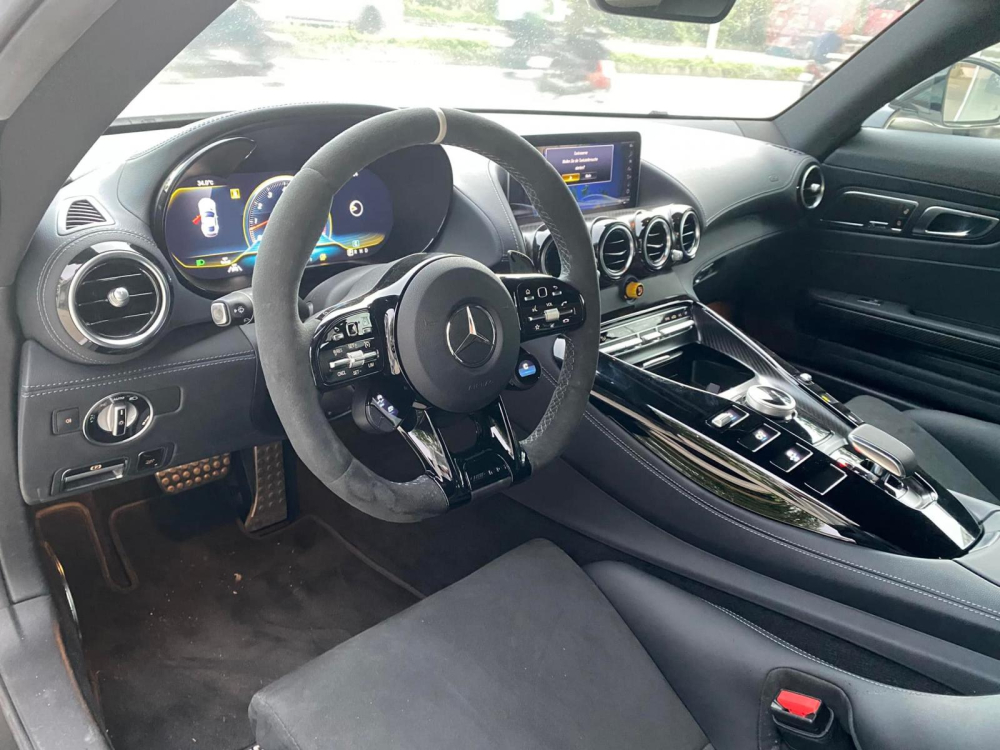 Nội thất siêu xe Mercedes-AMG GT R Pro của ông Đặng Lê Nguyên Vũ