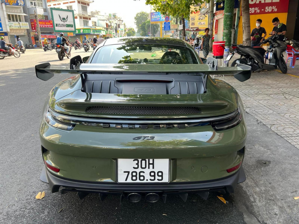 Porsche 911 GT3 màu xanh Olive được đăng ký biển số Hà Nội