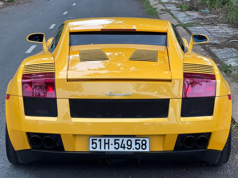 Chiếc siêu xe Lamborghini Gallardo này được người yêu xe tại quận 5 sưu tầm và mua lại vào năm 2019, anh mất hàng trăm triệu đồng để bảo dưỡng, thay đồ mới cho xe