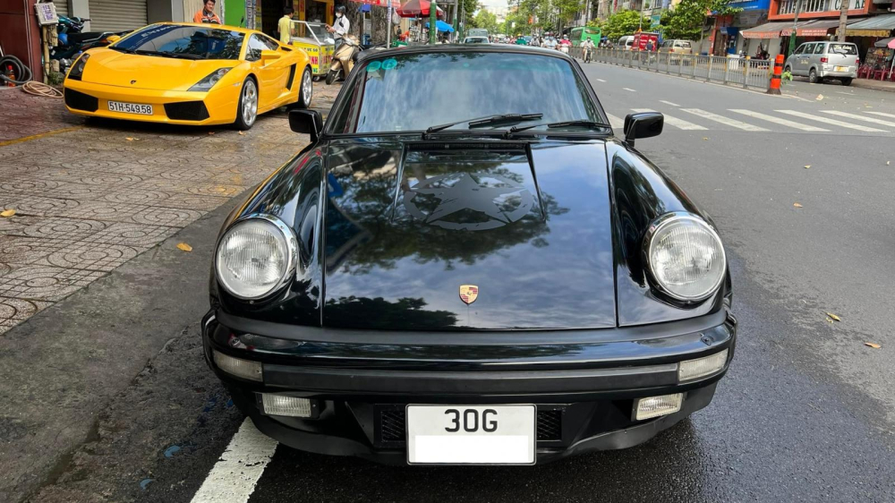Porsche 930 Turbo siêu cổ được ông Đặng Lê Nguyên Vũ cho sơn lại ngoại thất