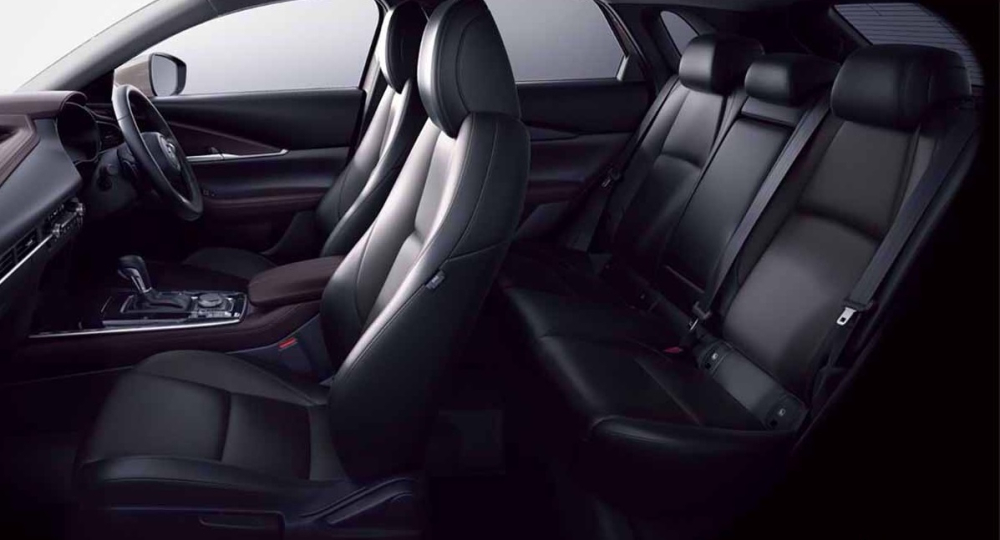 Nội thất bọc da màu đen của Mazda CX-30 2023 bản Proactive Touring Selection 