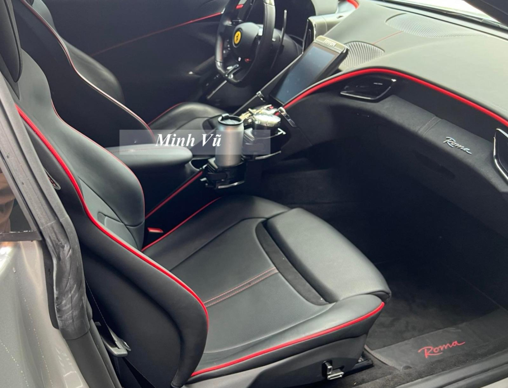 Lộ ảnh nội thất xe Ferrari Roma với 1 chi tiết đậm chất cá nhân hóa của Qua Vũ