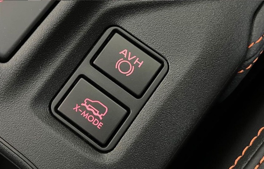Subaru XV 2022 có cả phanh tay điện tử, tính năng tự động giữ phanh tạm thời và hệ thống X-Mode