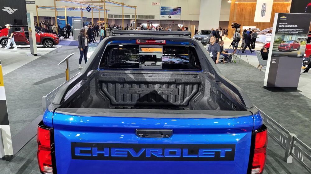 Thùng sau của Chevrolet Colorado ZR2 Desert Boss Edition 2023 được phủ lớp lót bảo vệ
