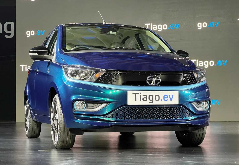 Cận cảnh đầu xe của Tata Tiago EV 2023 