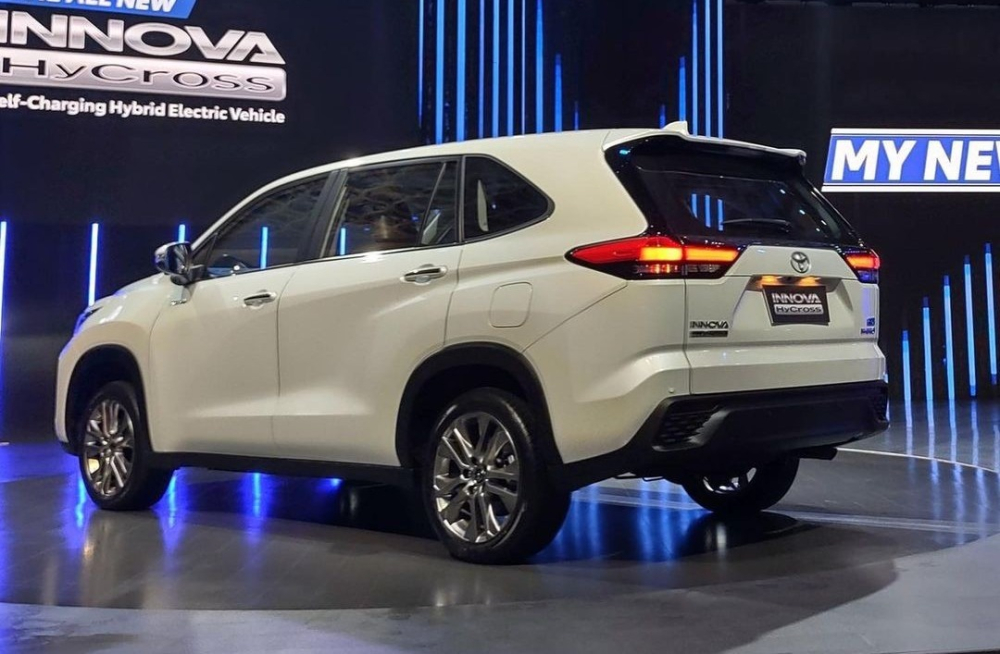 Toyota Innova HyCross 2023 tăng kích thước so với trước