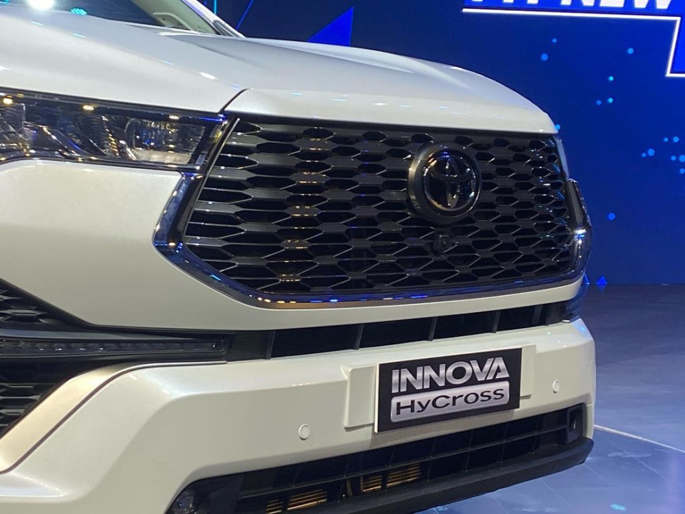Lưới tản nhiệt của Toyota Innova HyCross 2023
