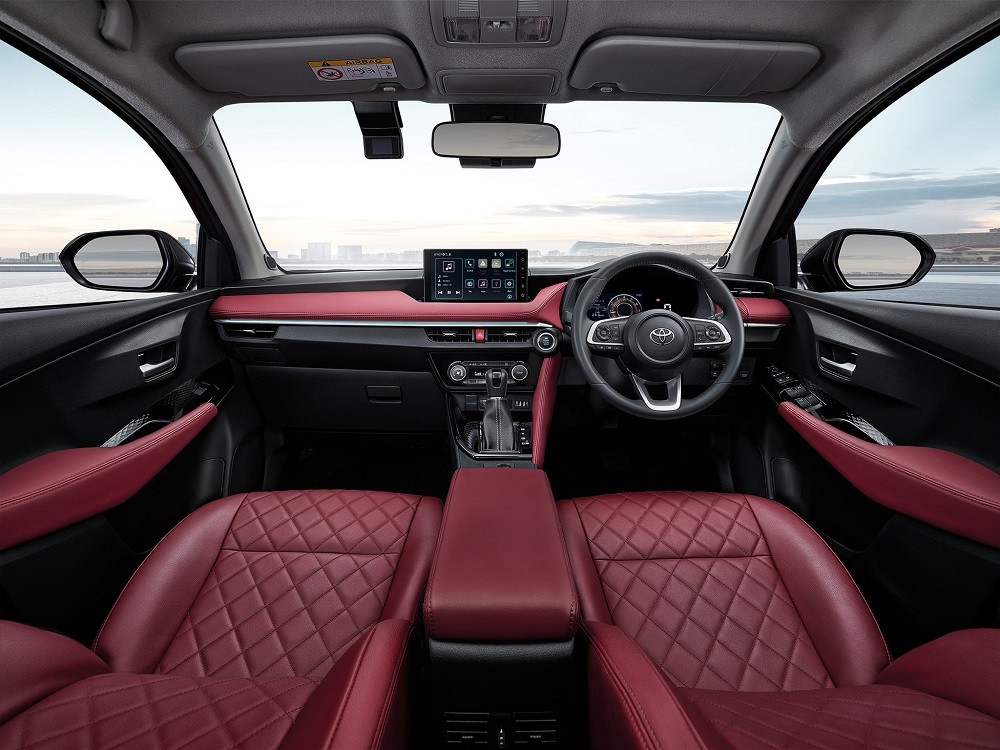 Nội thất bọc da màu đỏ ấn tượng của Đèn pha LED sắc sảo hơn của Toyota Vios 2023 bản cao cấp nhất