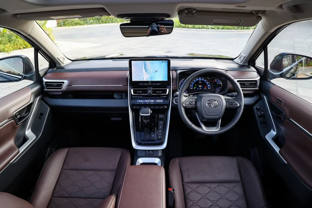 Toyota Innova Hycross 2023 còn có nhiều trang bị an toàn hiện đại