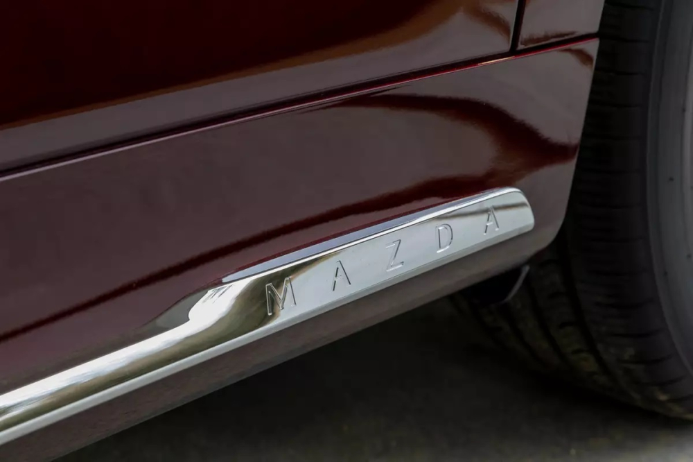 Mazda CX-90 2024 có nhiều chi tiết mạ crôm