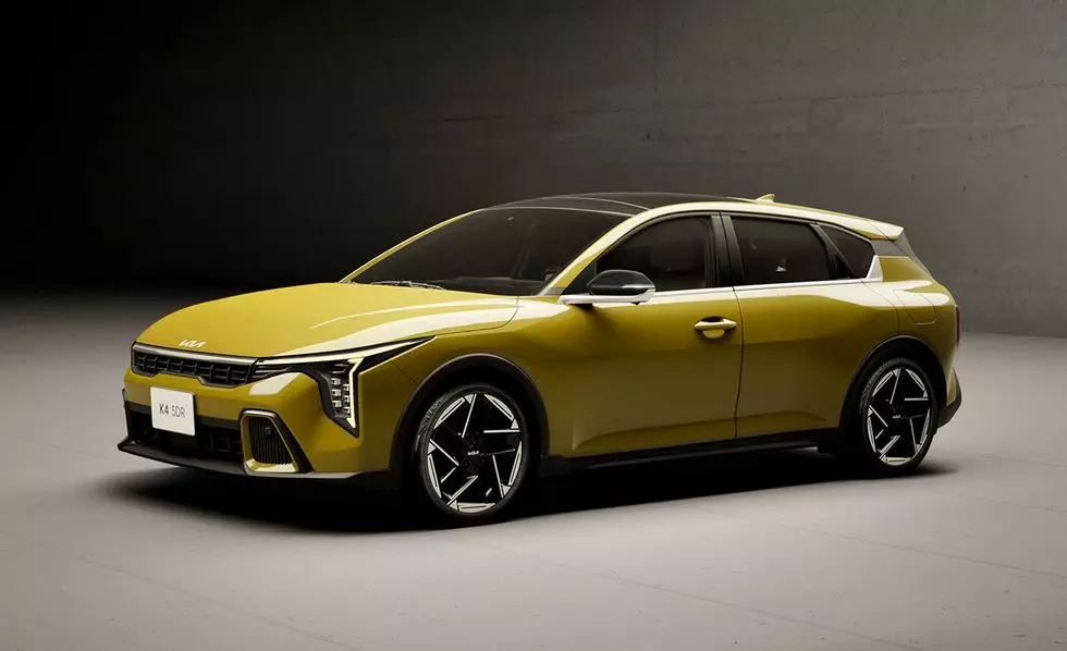 Kia K4 Hatchback 2025 được hé lộ thiết kế, chuẩn bị cạnh tranh với Mazda3 Sport