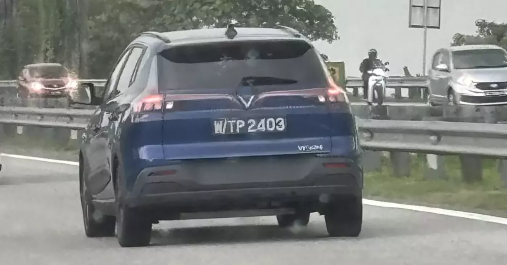 Ô tô điện made in Vietnam VinFast VF e34 bị bắt gặp trên đường phố Malaysia