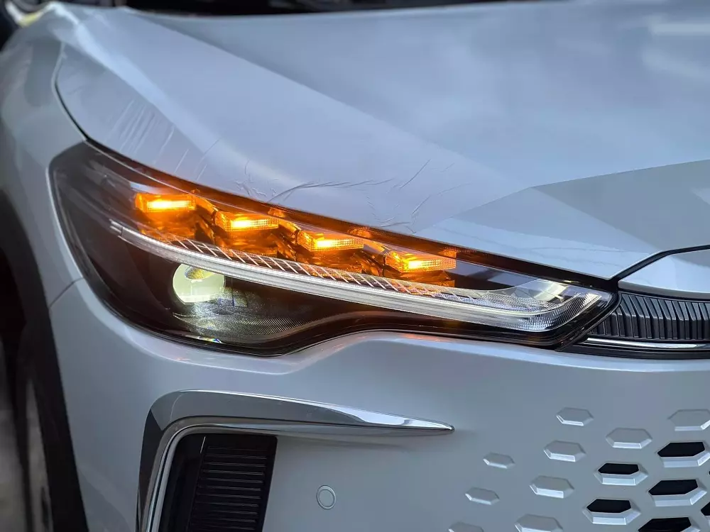 Cận cảnh đèn pha mới của Toyota Corolla Cross 2024 