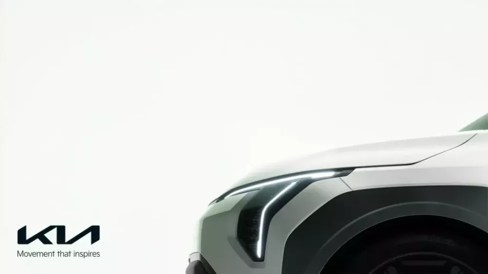 Hình ảnh hé lộ thiết kế đèn pha và đèn LED định vị ban ngày của Kia EV3 Concept
