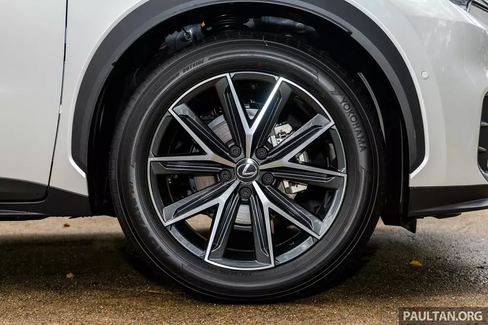 Vành 18 inch dành cho bản cao cấp của Lexus LBX Vành 18 inch dành cho bản cao cấp của Lexus LBX