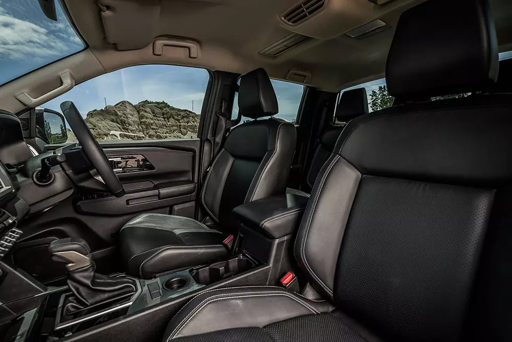 Ghế lái của Mitsubishi Triton Black Edition là loại chỉnh điện 8 hướng Ghế lái của Mitsubishi Triton Black Edition là loại chỉnh điện 8 hướng