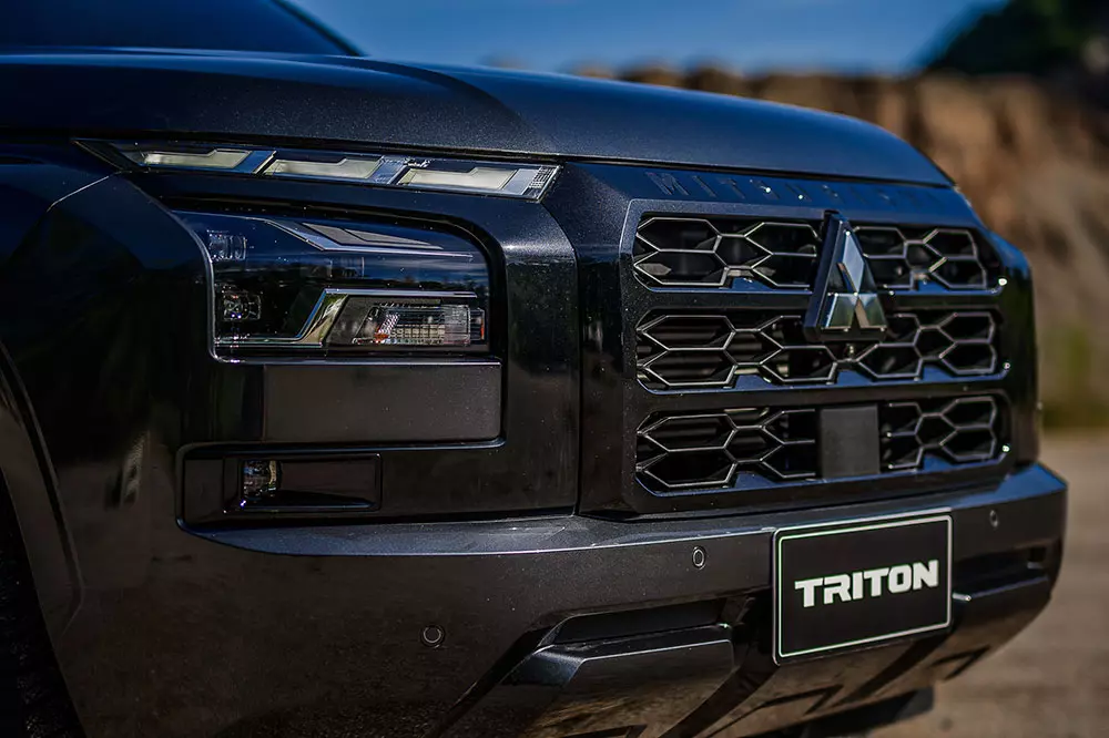 Mitsubishi Triton Black Edition sở hữu lưới tản nhiệt màu đen Mitsubishi Triton Black Edition sở hữu lưới tản nhiệt màu đen