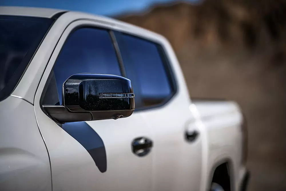 Ốp gương chiếu hậu của Mitsubishi Triton Black Edition Ốp gương chiếu hậu của Mitsubishi Triton Black Edition