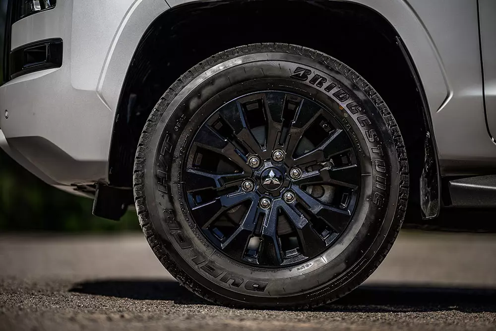 Vành 18 inch của Mitsubishi Triton Black Edition Vành 18 inch của Mitsubishi Triton Black Edition