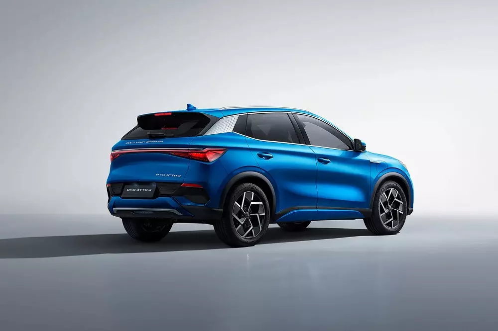 BYD Atto 3 nhìn từ phía sau