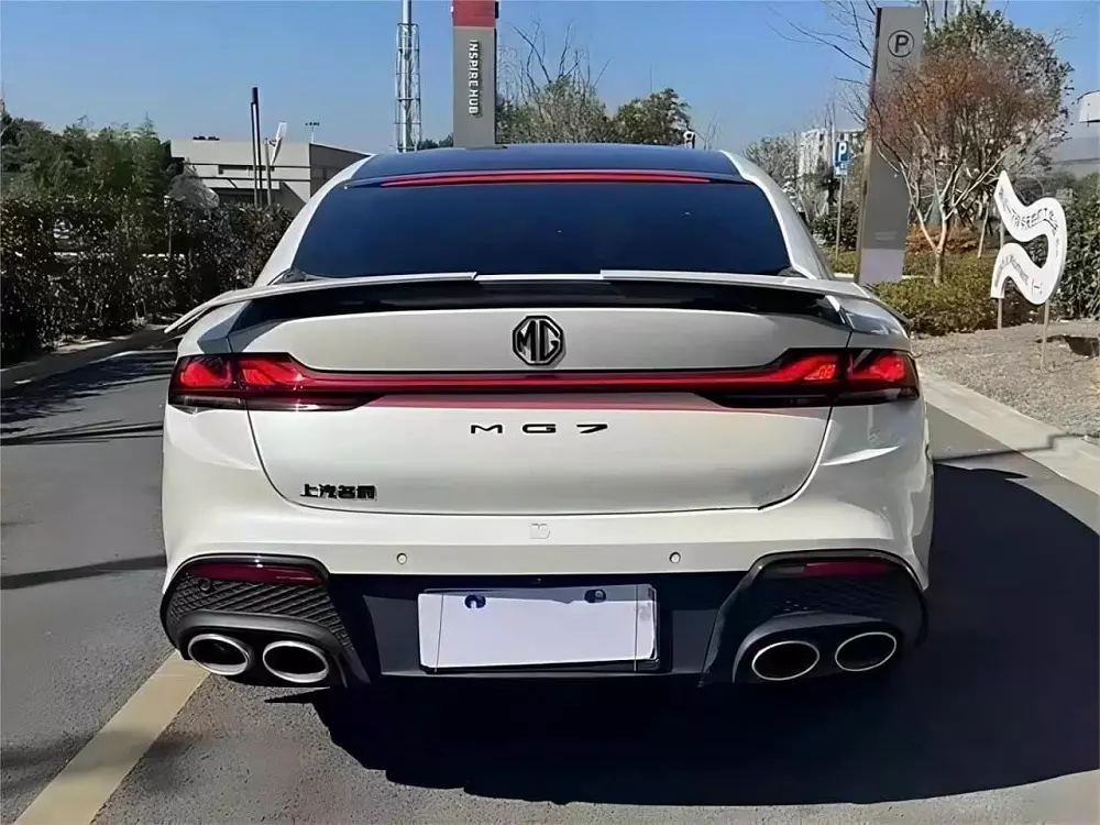 MG7 sở hữu cánh gió đuôi chủ động