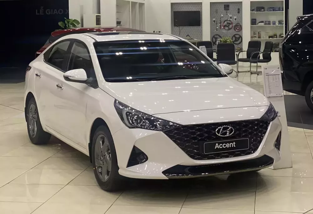 Hyundai Accent đời cũ vẫn còn tồn kho được đại lý tích cực giảm giá hàng chục triệu đồng