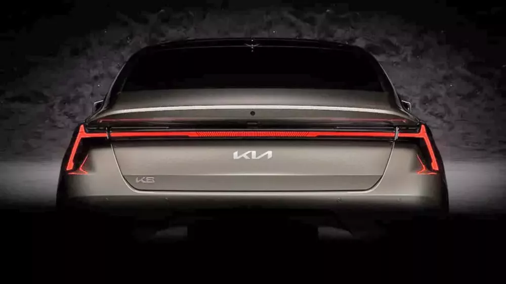 Thiết kế phía sau của Kia K8 2025 chỉ được cải tiến nhẹ Thiết kế phía sau của Kia K8 2025 chỉ được cải tiến nhẹ