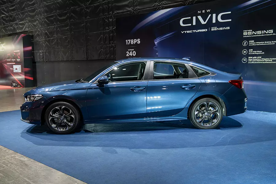 Honda Civic 2025 có thêm vành la-zăng mới Honda Civic 2025 có thêm vành la-zăng mới