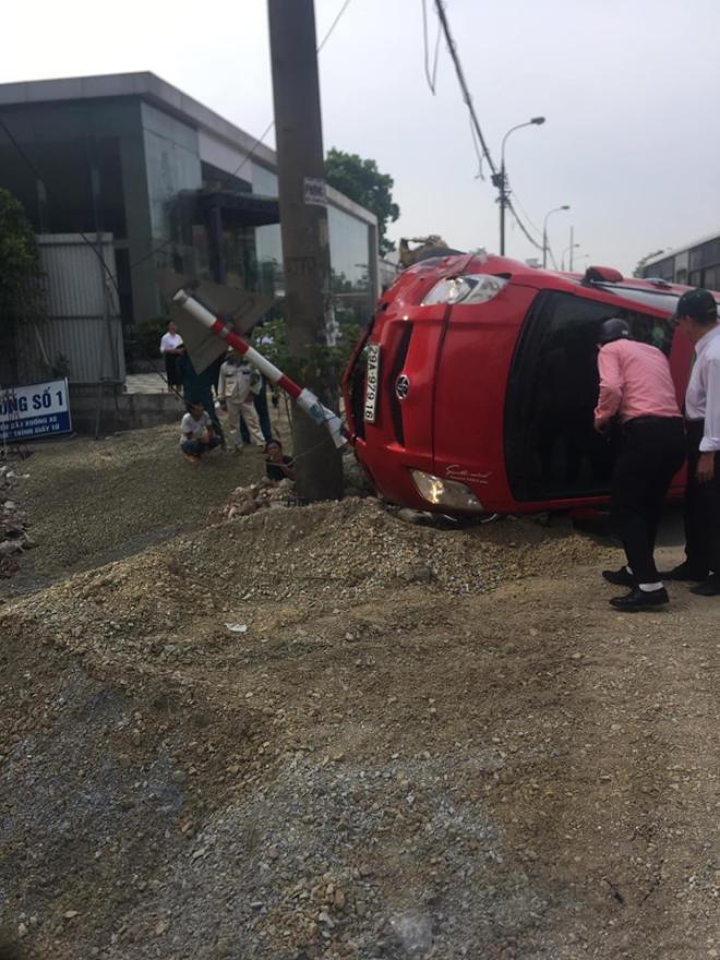 Chiếc Toyota Yaris bị hỏng đáng kể sau vụ tai nạn