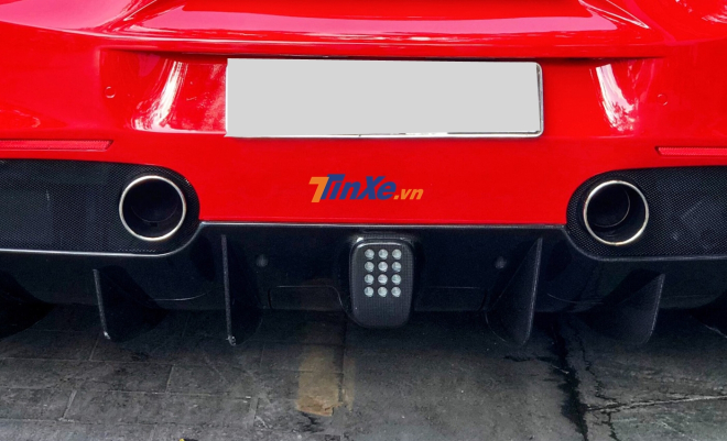 Siêu xe mui trần Ferrari 488 Spider tăng tốc 0-100 km/h chỉ 3 giây